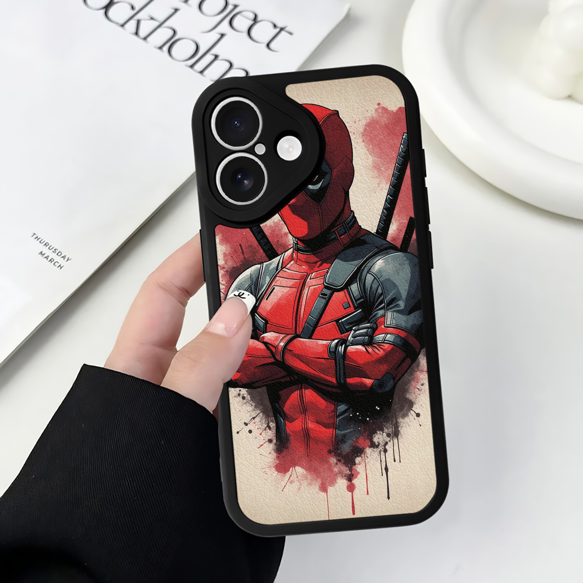 （画像用） Deadpool デッドプール 【iPhone 16シリーズ対応】シリコンスマホケース（レザー調） 材質：シリコン